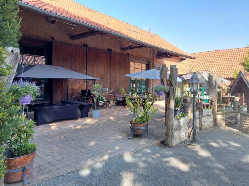 Eingang und Terrasse